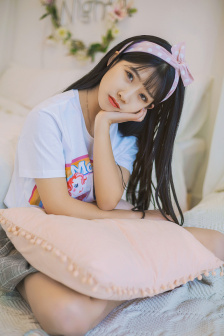 《年轻的女教师》在线